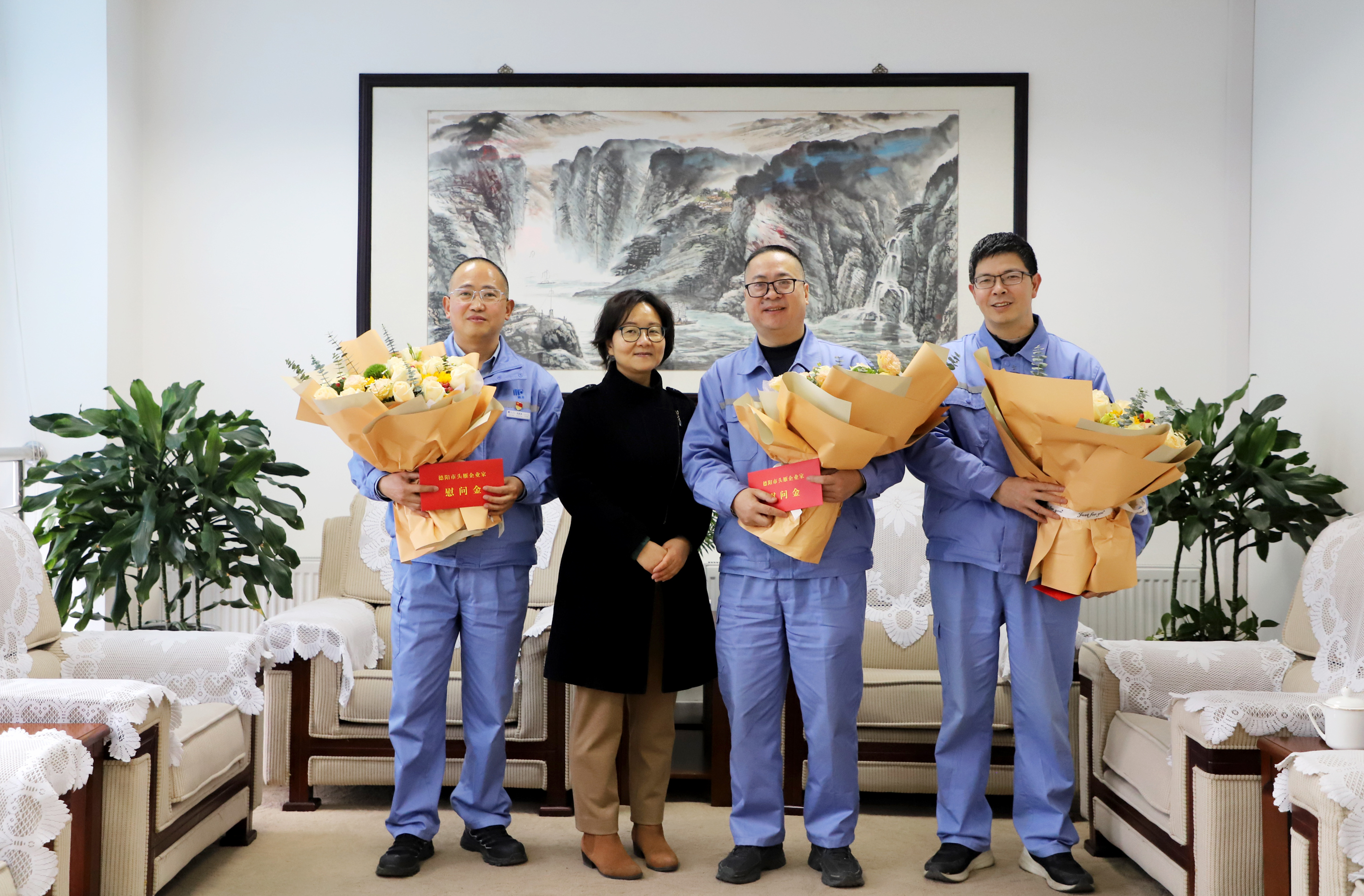 幸福乐天使fun88登录入口年：德阳经开区到化肥分公司慰问头雁企业家